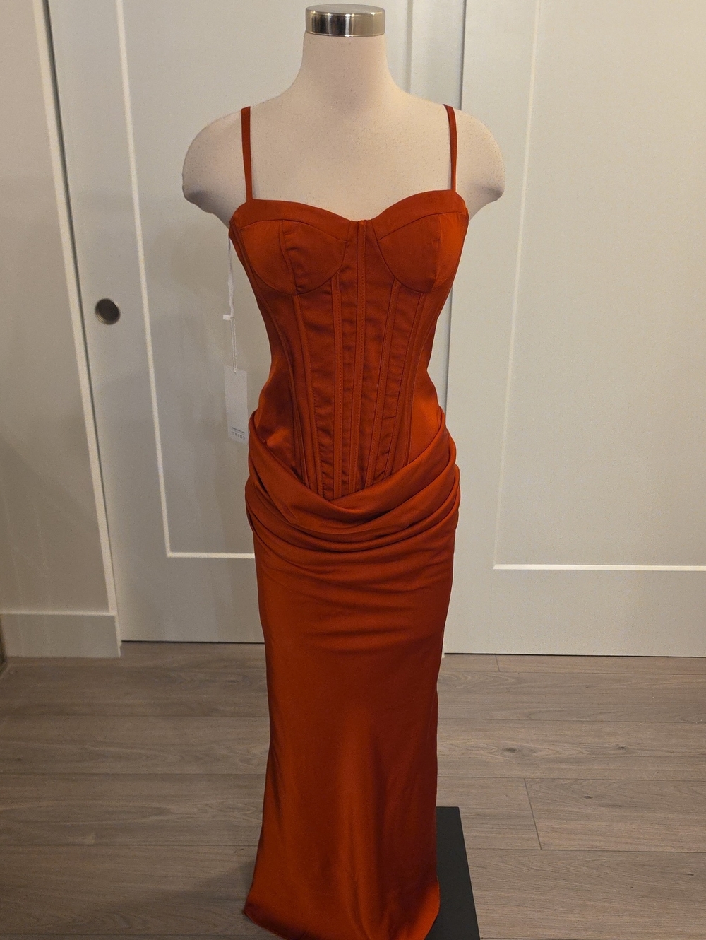 Fashion class  Rust Strapless Corset gown with Draped Hip size 8 new with tags
